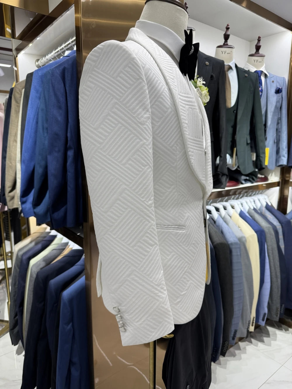 Patterned Elegant White Man Suit Jacket Vest Pants Fashionable 3-pieces Shawl Lapel Groom Wear Modern Customized Chic Set